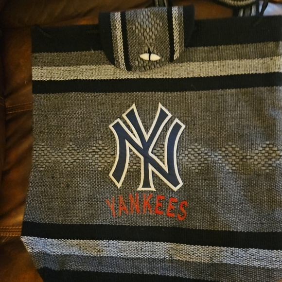 New York Yankees Unisex Backpack - Picture 9 of 9